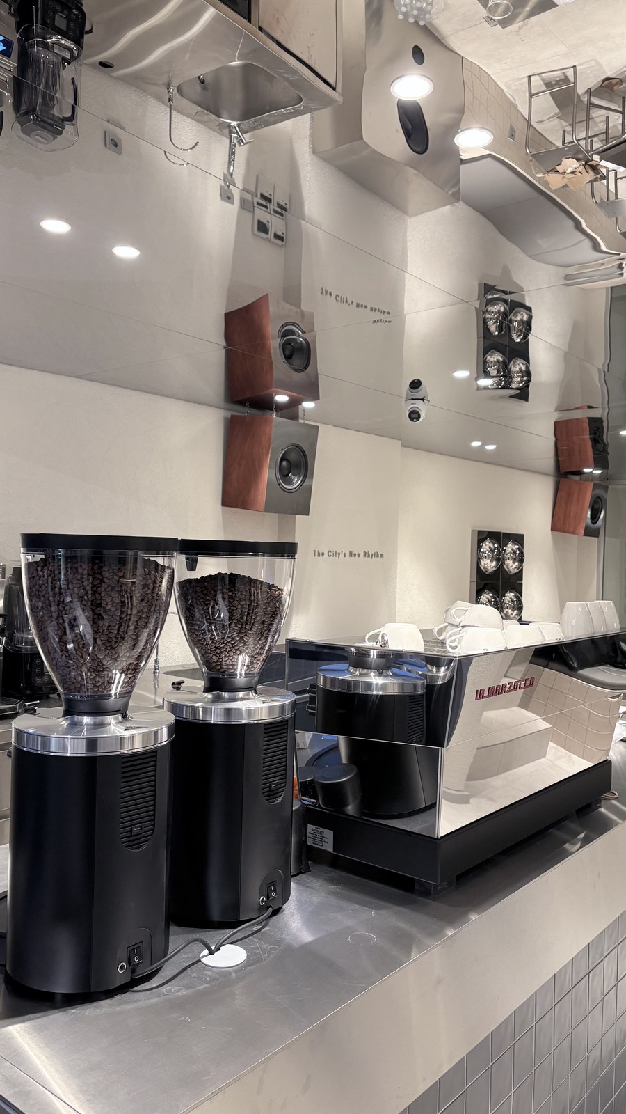 Swalk Coffee La Marzocco KB90 ve Mahlkönig Barı