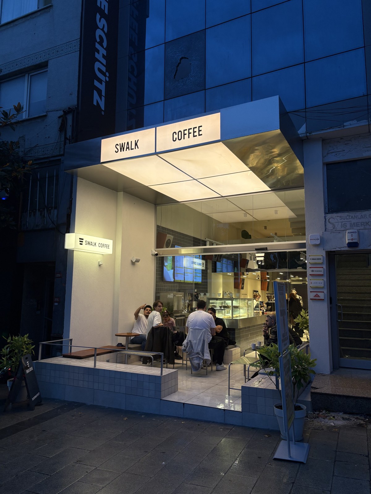 Swalk Coffee Alacakaranlık ve Işık Saçağı Atmosferi